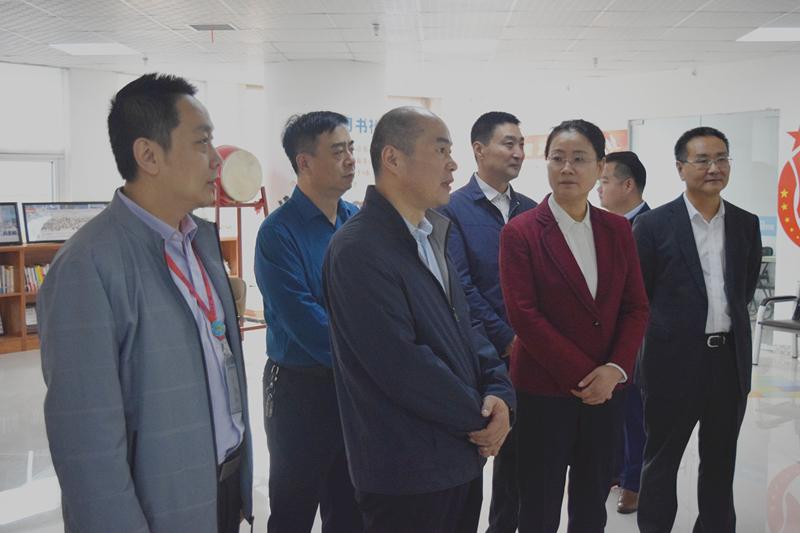 熱烈歡迎河南省委統(tǒng)戰(zhàn)部副部長梁險(xiǎn)峰一行蒞臨安陽青峰網(wǎng)絡(luò)調(diào)研社會(huì)階層工作！